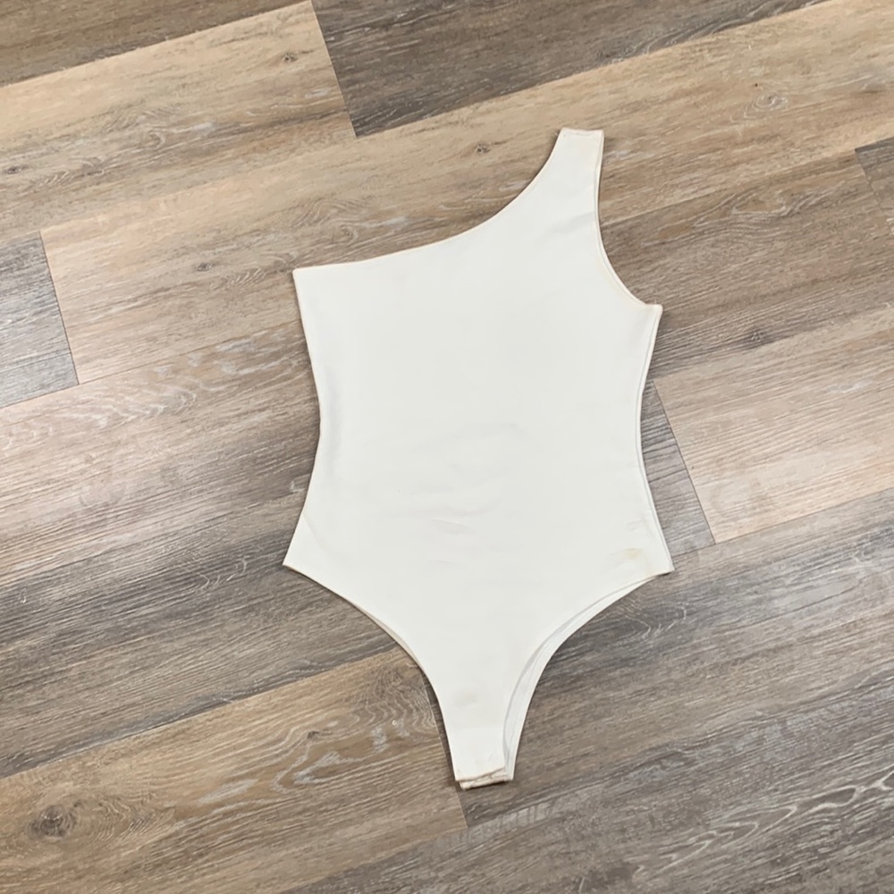 Vestique white one sleeve body suit